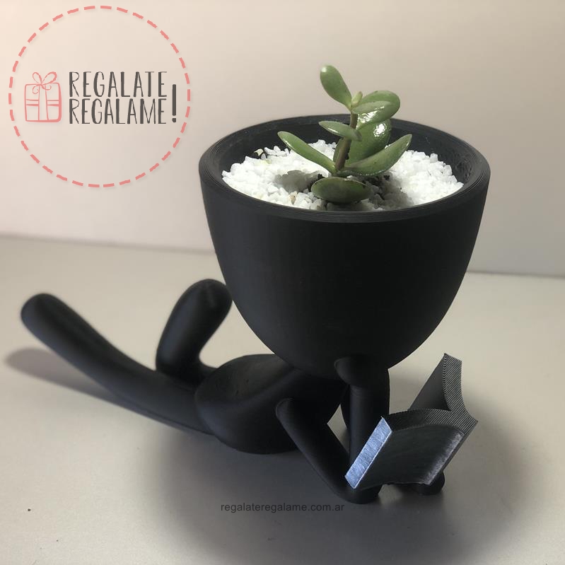 Robert Leyendo Acostado